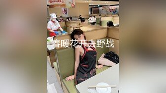 游艺厅抄底带孩子来玩的美少妇半透明内裤隐约能看到她的大肥B应该是馒头鲍